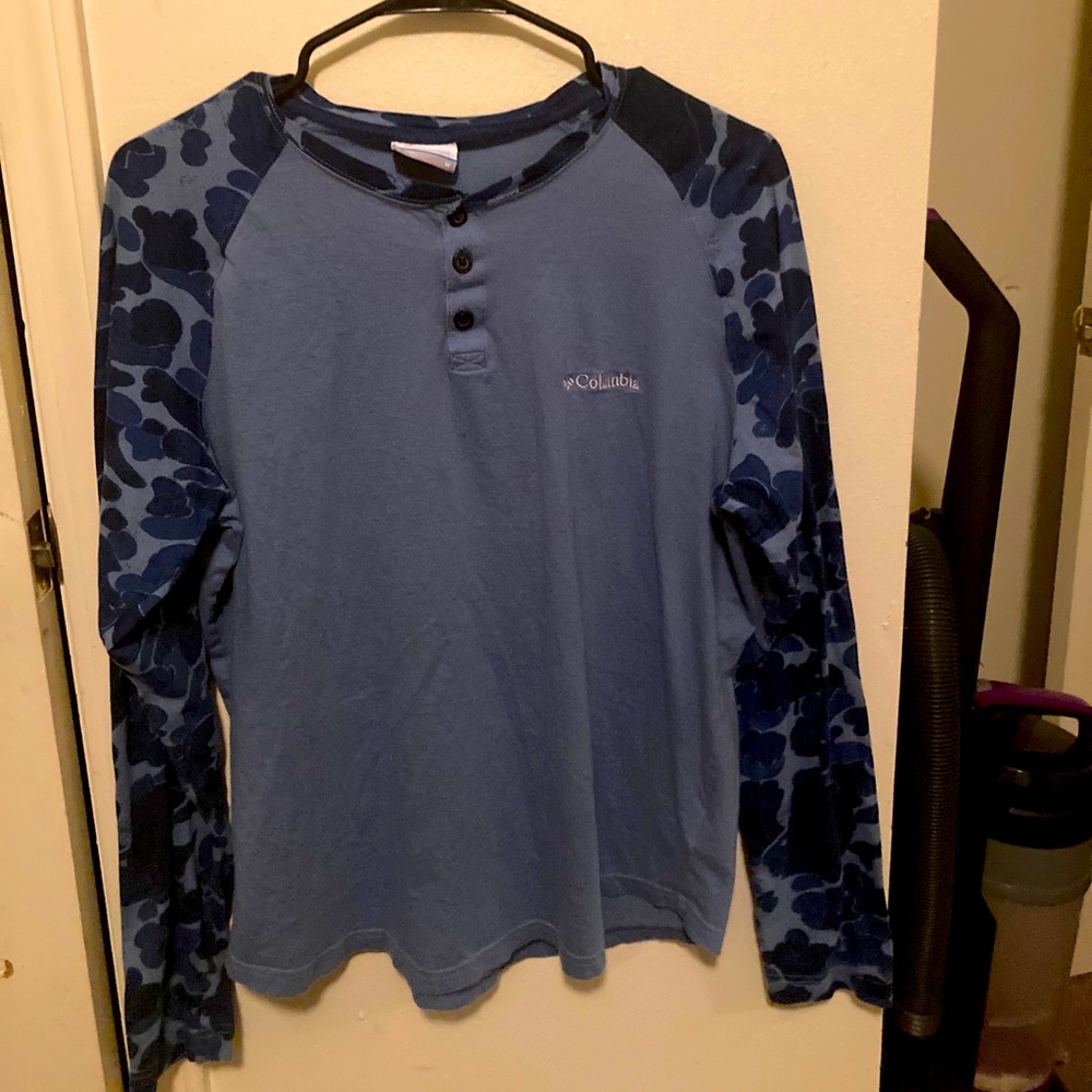 Size medium Columbia shirt!